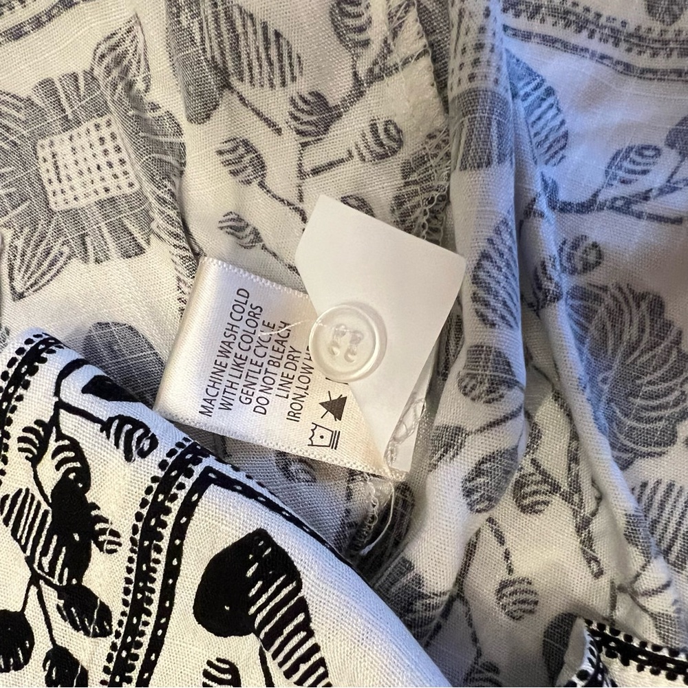 Max Studio Black & White Print Button Up Blouse. … - image 5